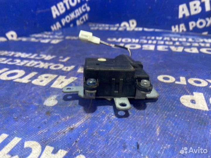 Моторчик заслонок отопителя Nissan Cefiro A33