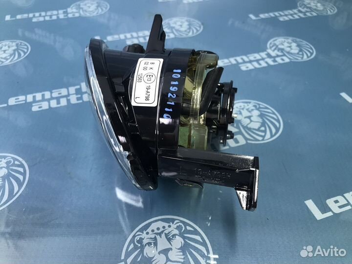 Фара противотуманная левая Volkswagen Golf 6