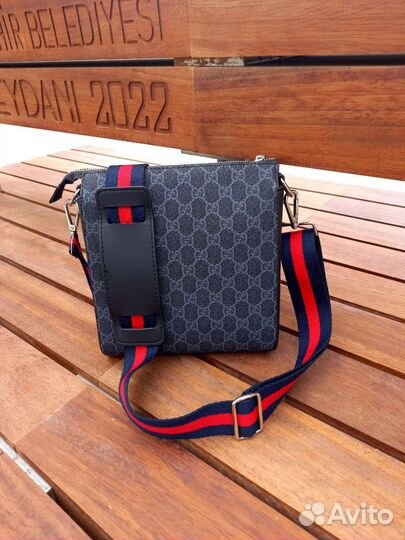 Барсетка Gucci со съёмным карабином (ремешком)