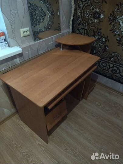 Компьютерный стол