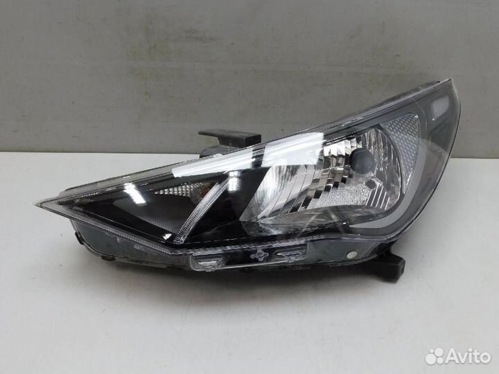 Фара левая Hyundai Solaris