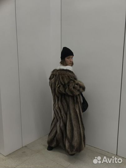 Винтажная шуба из енота очень теплая