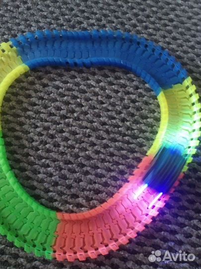 Гибкий трек с машинкой