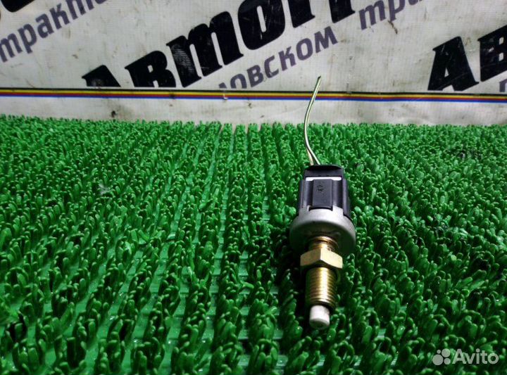 Концевик под педаль тормоза Toyota Caldina AT211