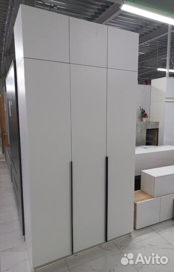 Шкаф Лион 3-створчатый белый