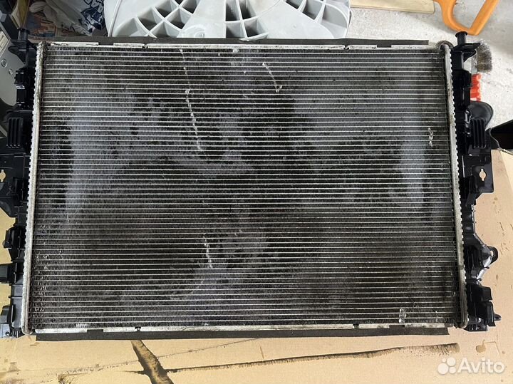 Радиатор охлаждения Вольво хс60 31368361