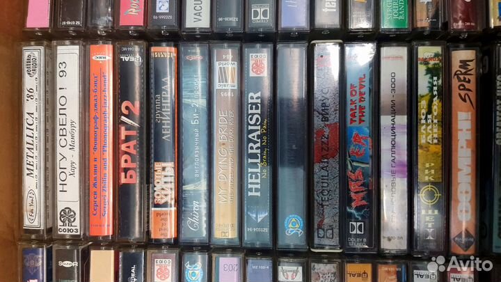 Аудиокассеты с записью 64 штуки