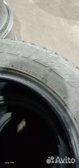 Bridgestone Blizzak DM-V1 215/65 R16