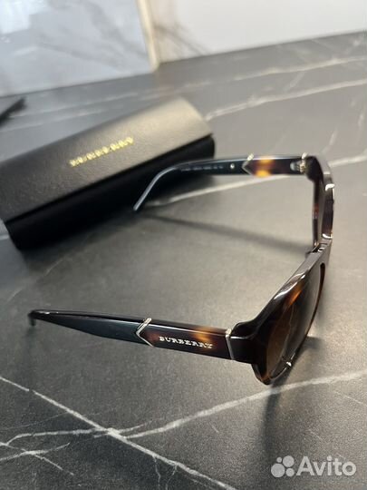 Солнцезащитные очки женские Burberry