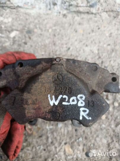 Суппорт тормозной задний Mercedes Benz w208