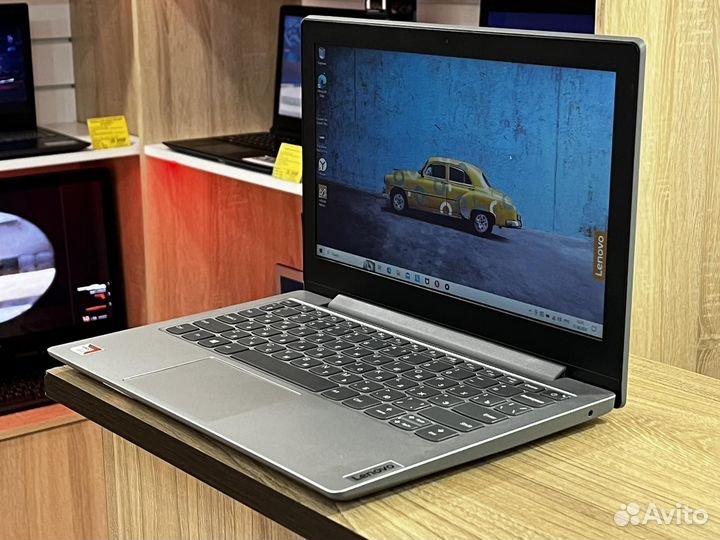 Миниатюрный, современный ноутбук Lenovo