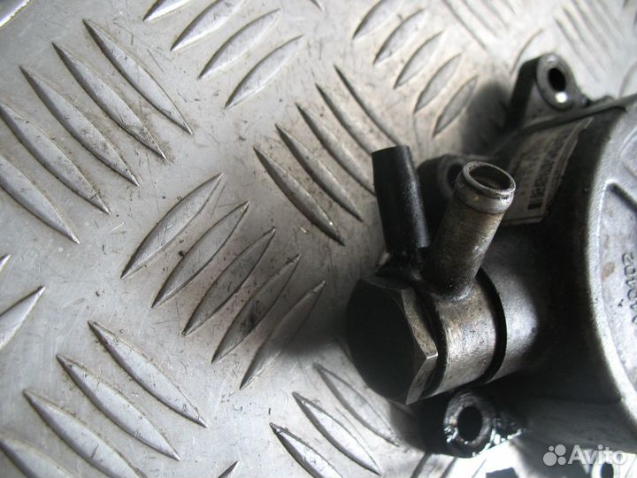 Насос вакуумный Nissan X-Trail T30 2.2