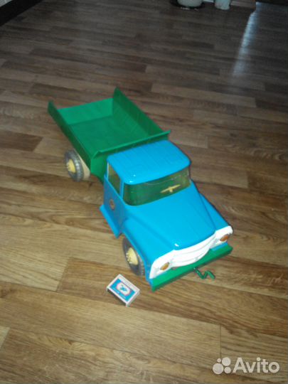 Игрушки. Машинка СССР