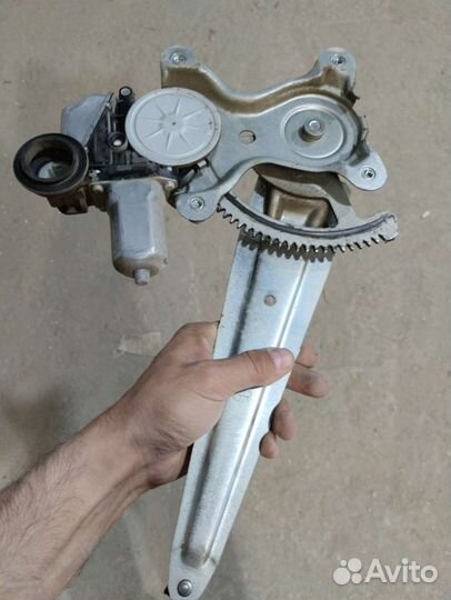 Стеклоподъемники (задней правой)двери Land Cruiser