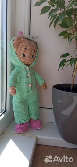 Вязаная кукла ручной работы