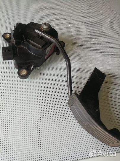 Педаль Nissan 18002JG40B