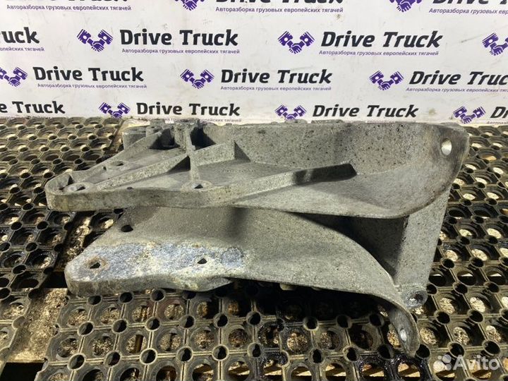 Кронштейн кабины передний левый Renault Premium