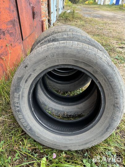 Goodyear EfficientGrip Performance 215/65 R16