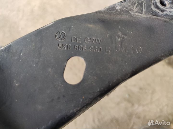 Кронштейн панели передней Golf 6 2010