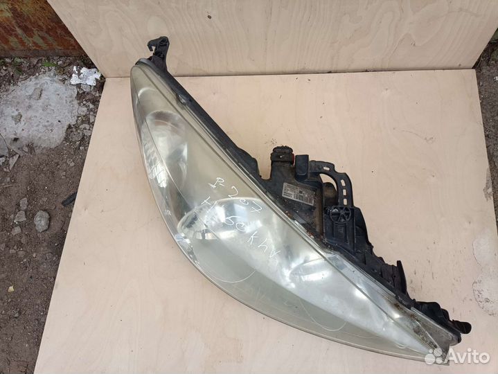 Фара Peugeot 207