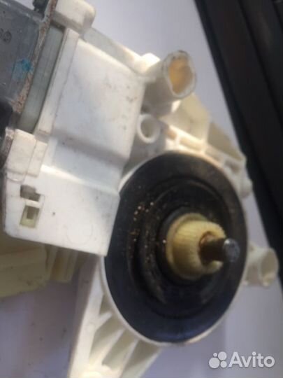 Мотор стеклоподъемника задний правый Mercedes-Benz