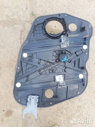 Стеклоподъемник (передний правый) (Kia Seltos)