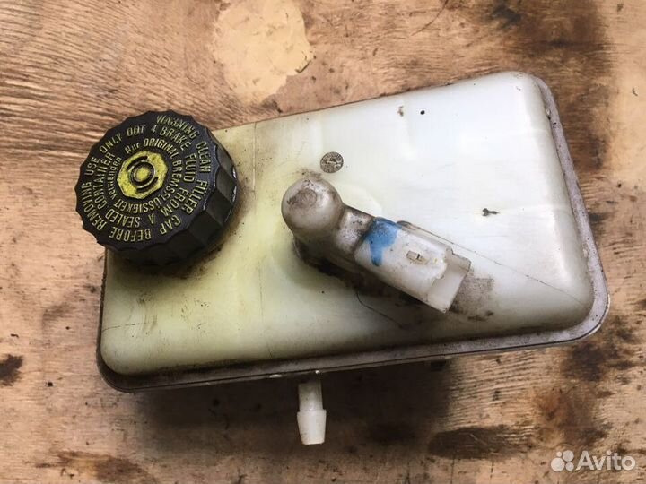 Бачок главного тормозного цилиндра Renault Laguna