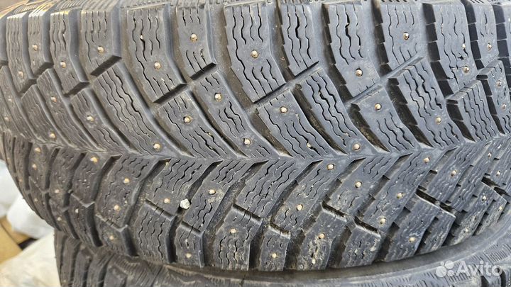 Michelin X-Ice North 4 215/65 R16