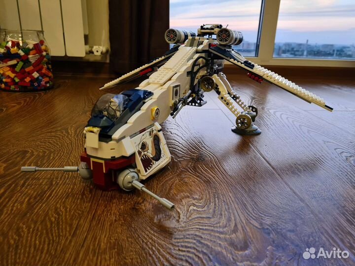 Lego Star Wars 10195 Republic Dropship with AT-OT