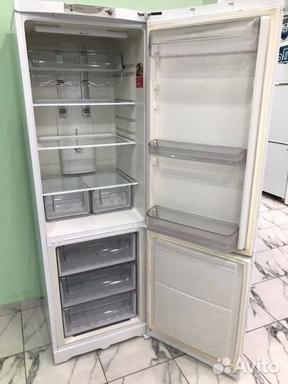 Холодильник бу No Frost Hotpoint-Ariston