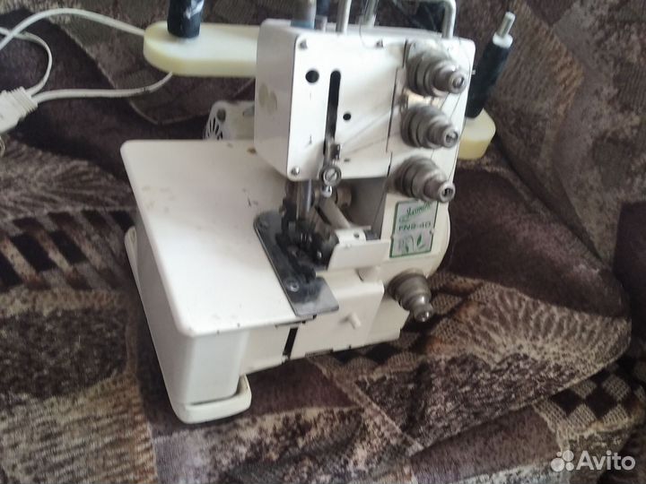 Продам оверлок 4 нитки. Полностью рабочий