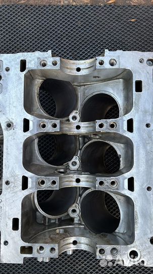 Блок цилиндров VQ35DE