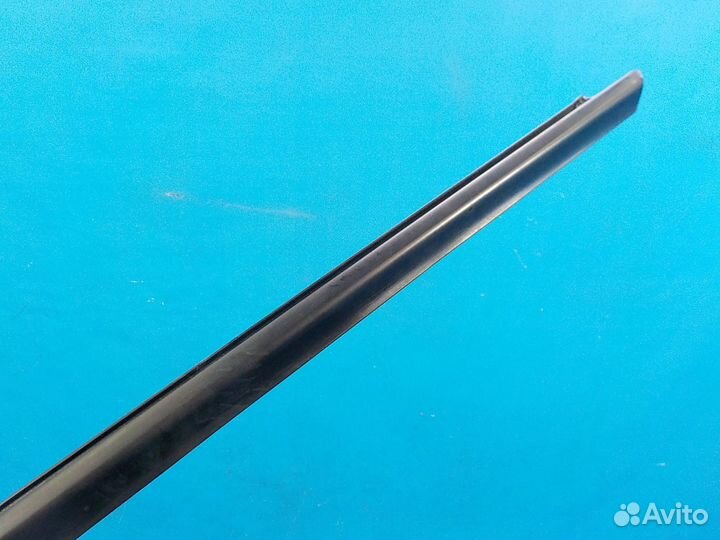 Молдинг стекла двери передней правой volkswagen Sc