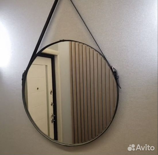 Круглое зеркало на ремне
