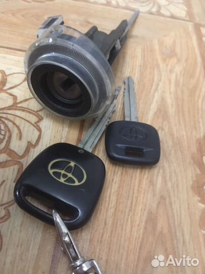 Замок зажигания Toyota Mark II