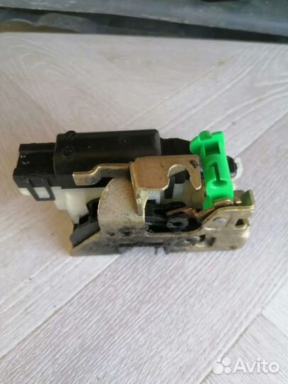 Замок правой сдвижной двери Renault Kangoo 2005