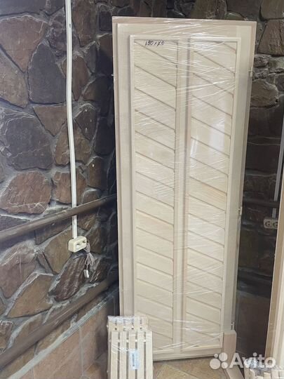 Двери стеклянные деревянные для бани