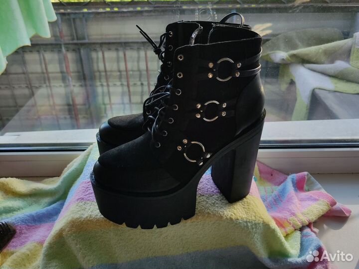 Готическая неформальная обувь