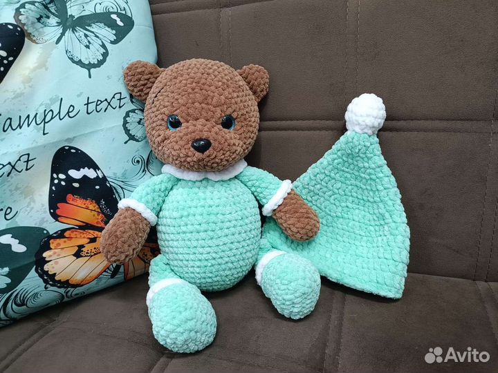 Вязаные игрушки. Плюшевый мишка в пижаме