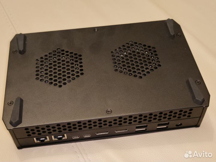 Мини пк Topton. Intel NUC Hades canyon