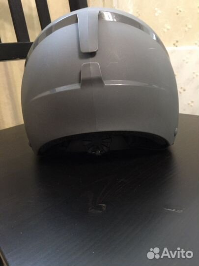 Шлем (Wedze)и щитки наколенники (Oxelо)