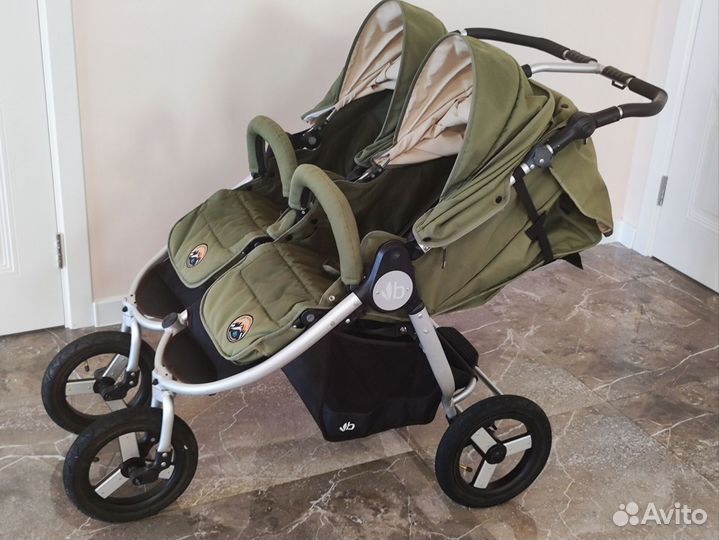 Коляска для двойни bumbleride