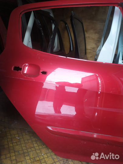 Peugeot 308 дверь задняя правая красная