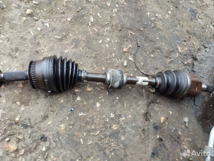 Hyundai Matrix полуось левая