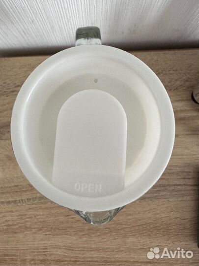 Стеклянный кувшин для воды