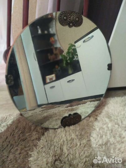 Зеркало круглое d - 51см с чеканкой по бокам