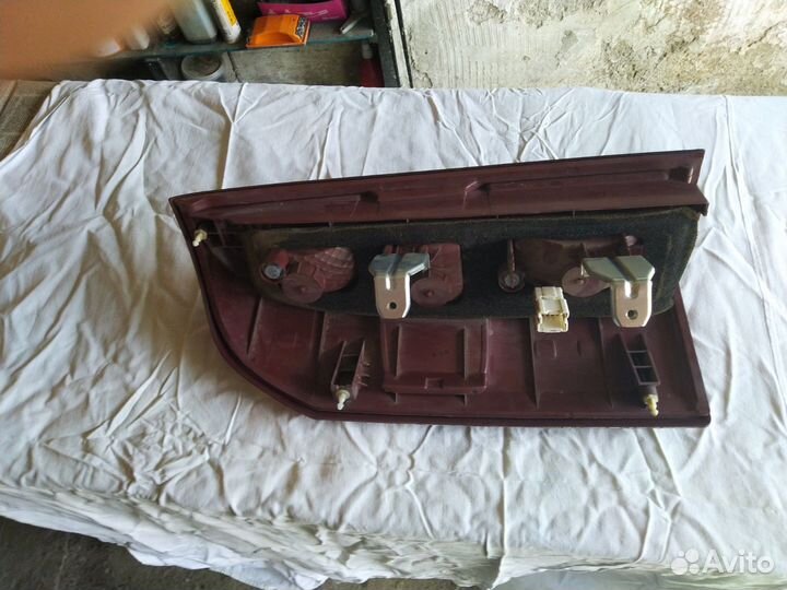 Фонарь задний правый Nissan Patrol Y61