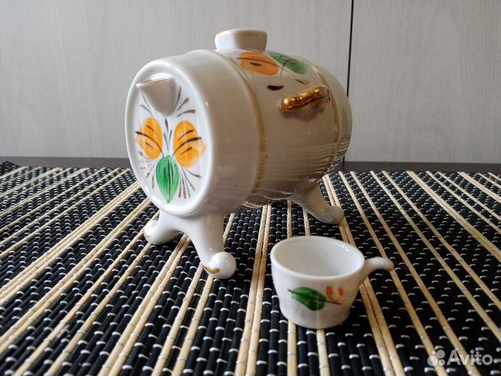 Фарфоровый штоф 