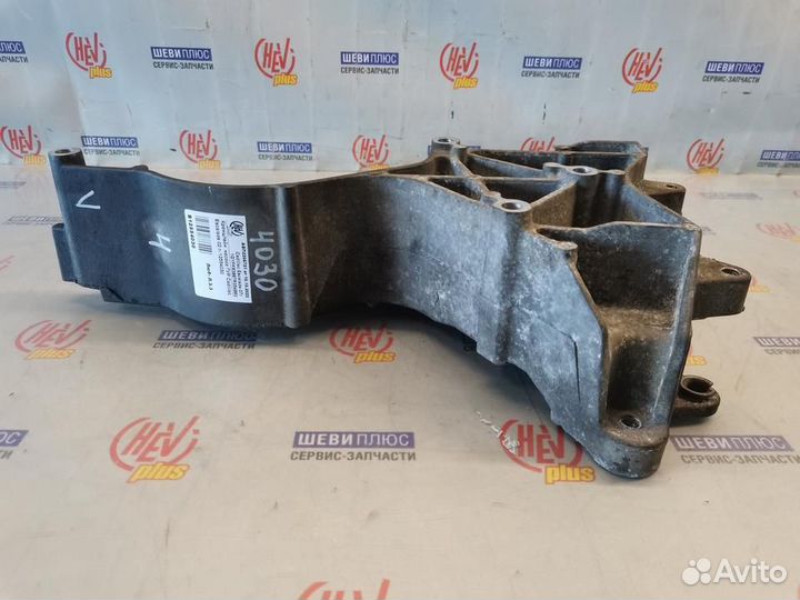 Кронштейн насоса Cadillac Escalade