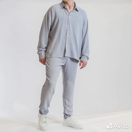 Легкий мужской костюм